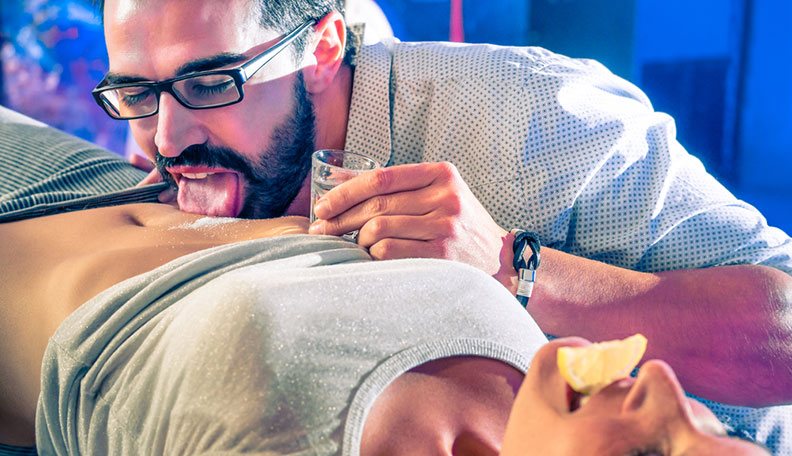 10 Dirty Drinking Games for Naughty Guys