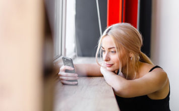 How to Flirt with a Girl Over Text: 20 Tips to Leave Her Hooked!