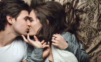 How to Tell If a Guy Likes Kissing You & Is Turned On While Kissing